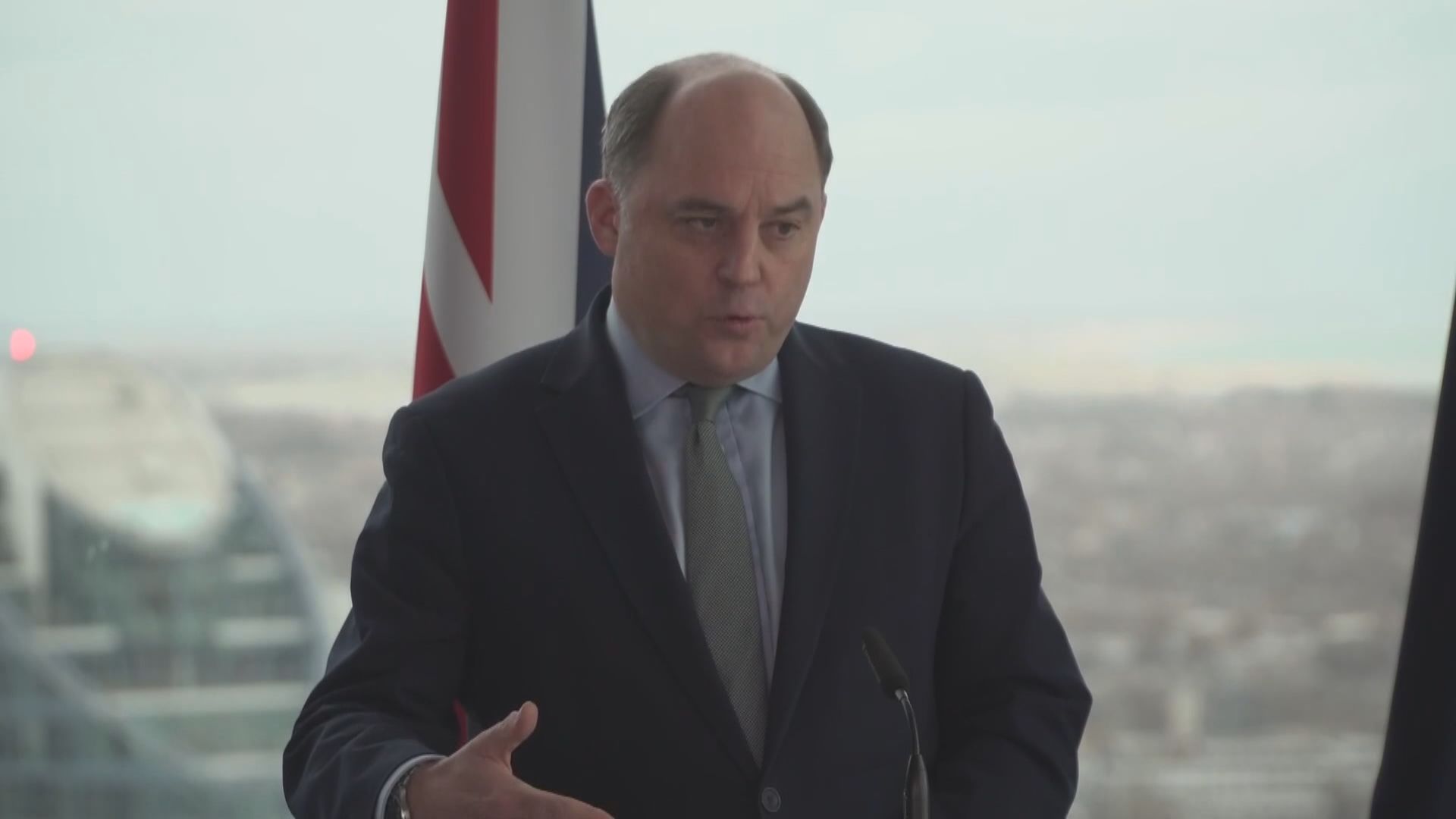 英國國防大臣華禮仕辭職 由能源安全大臣夏博思接任