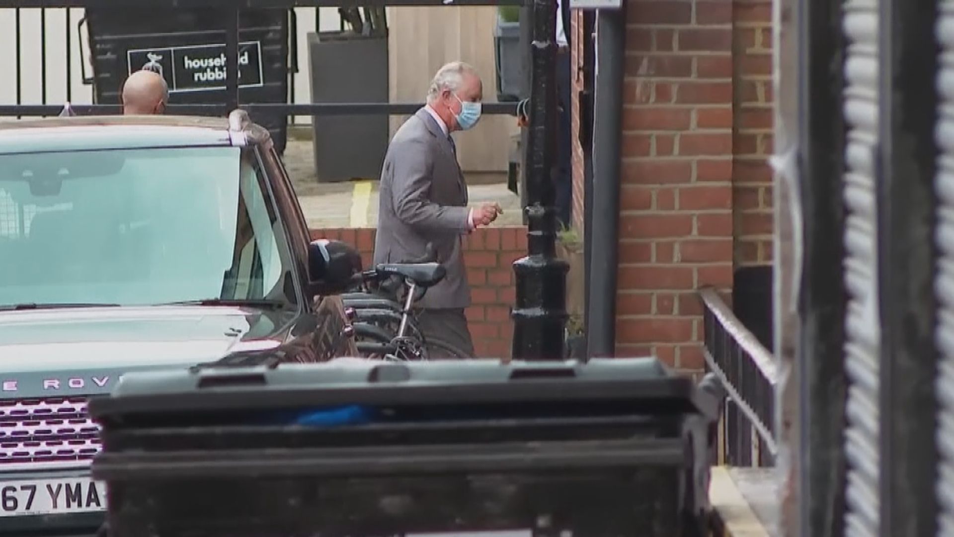 查理斯到醫院探望菲臘親王