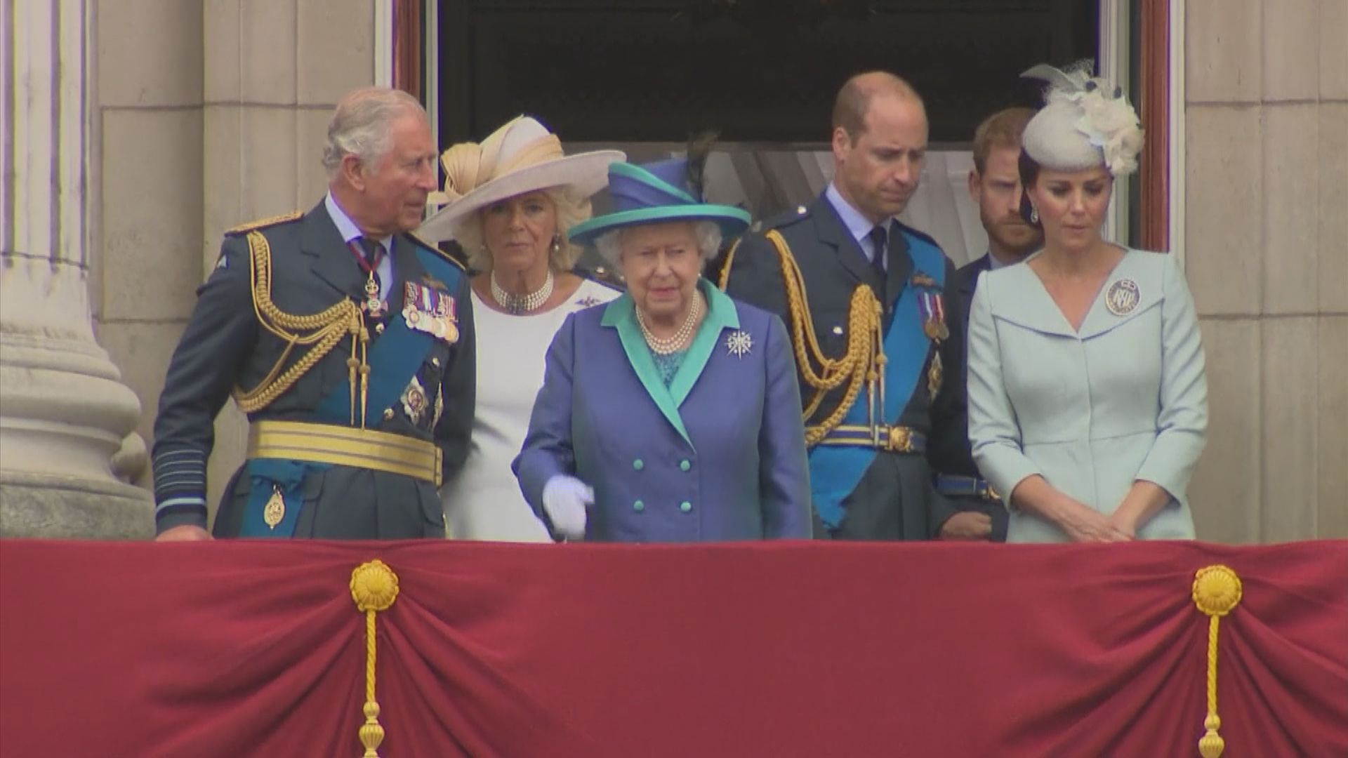 英女王：短期內敲定哈里夫婦淡出王室高層事務安排