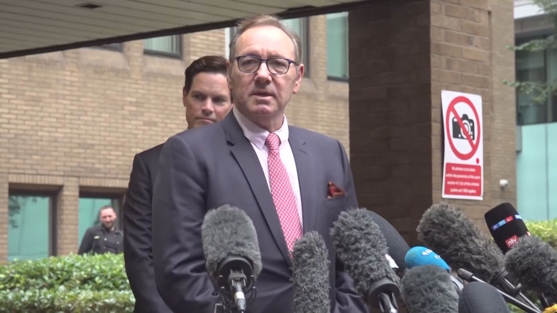 奇雲史柏西獲英國陪審團裁定性侵等罪名不成立