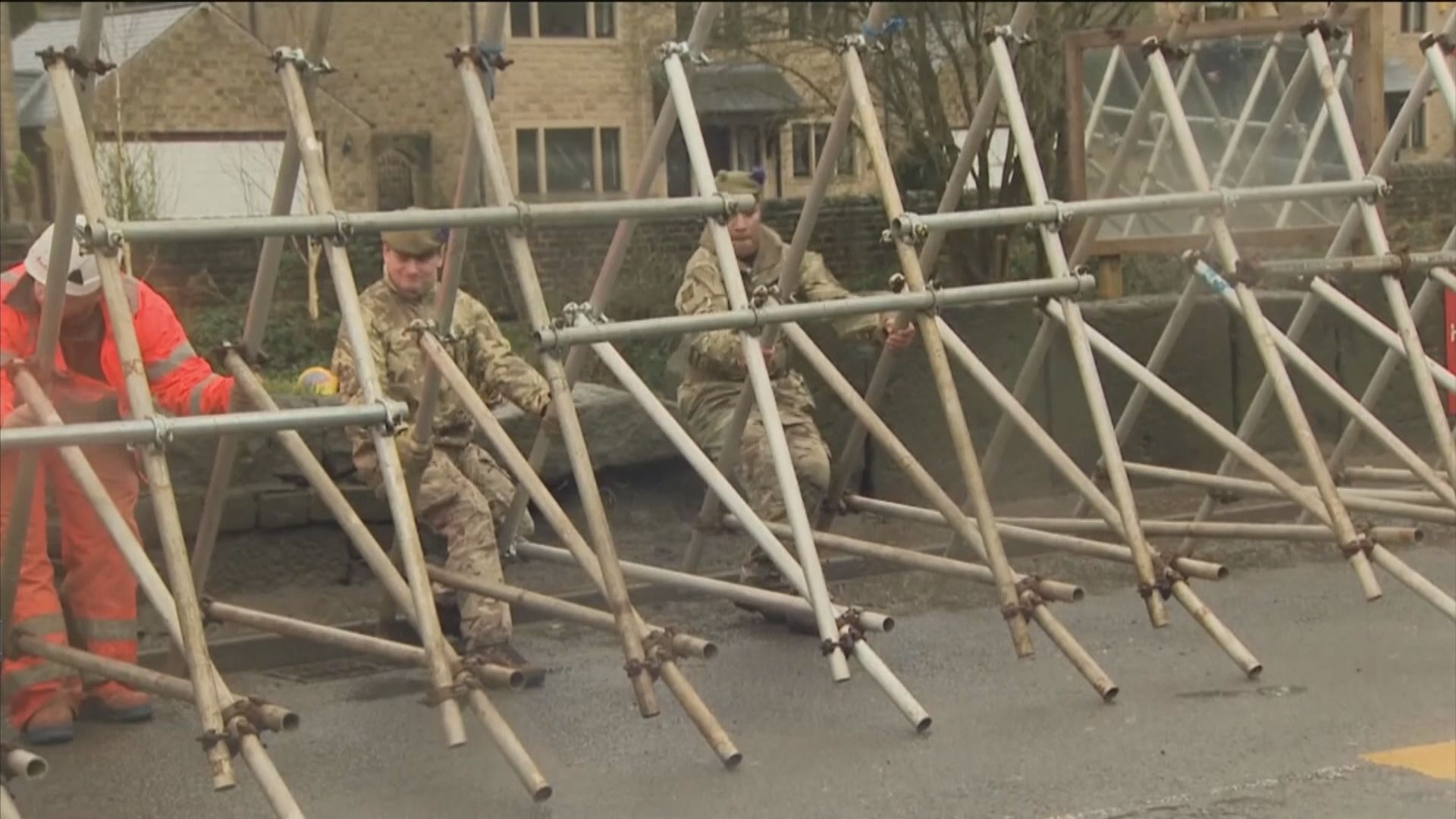 英國連續第二個周末受風暴吹襲　當局派兵防洪
