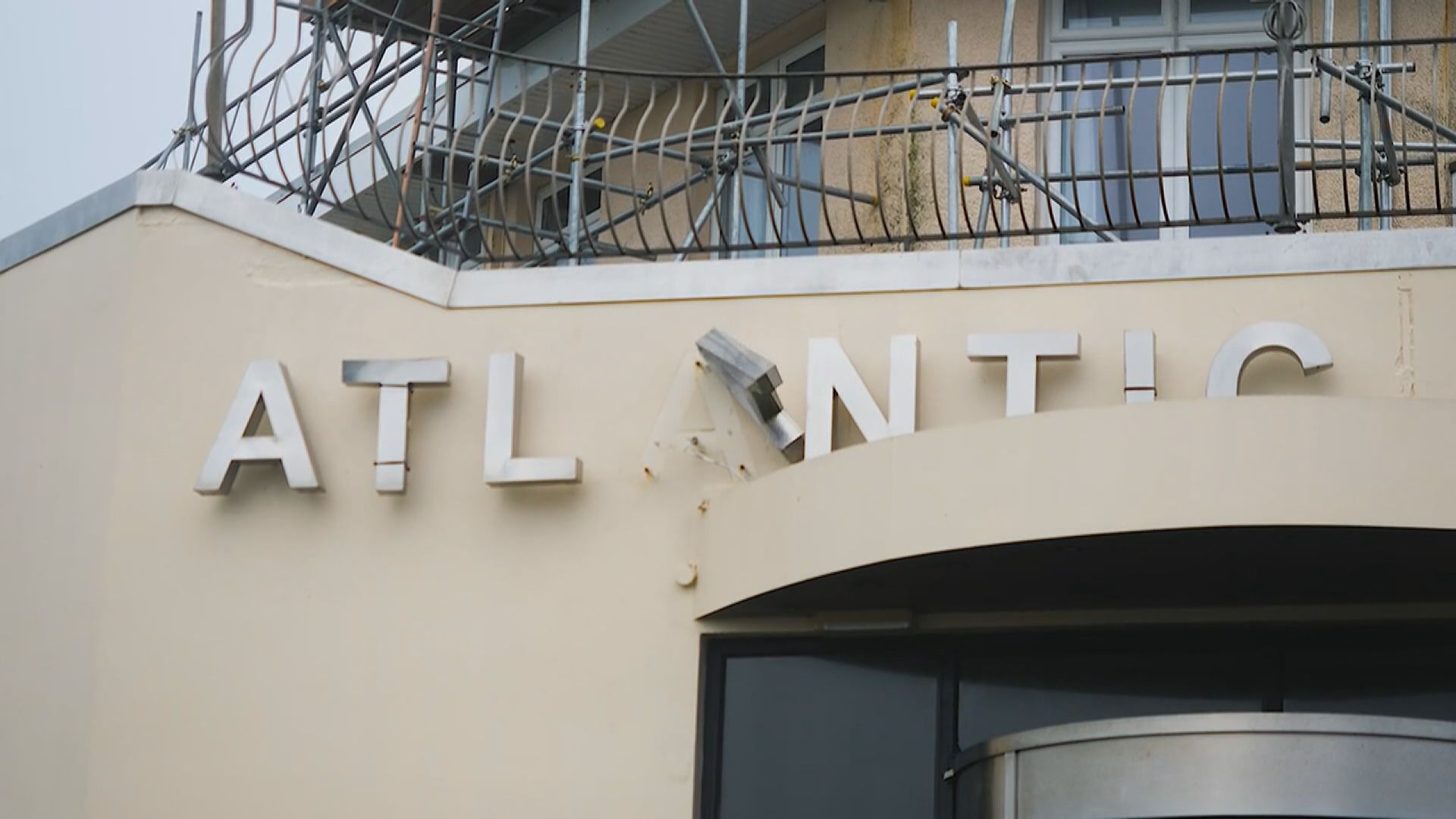 尤妮斯吹襲英國影響陸空交通