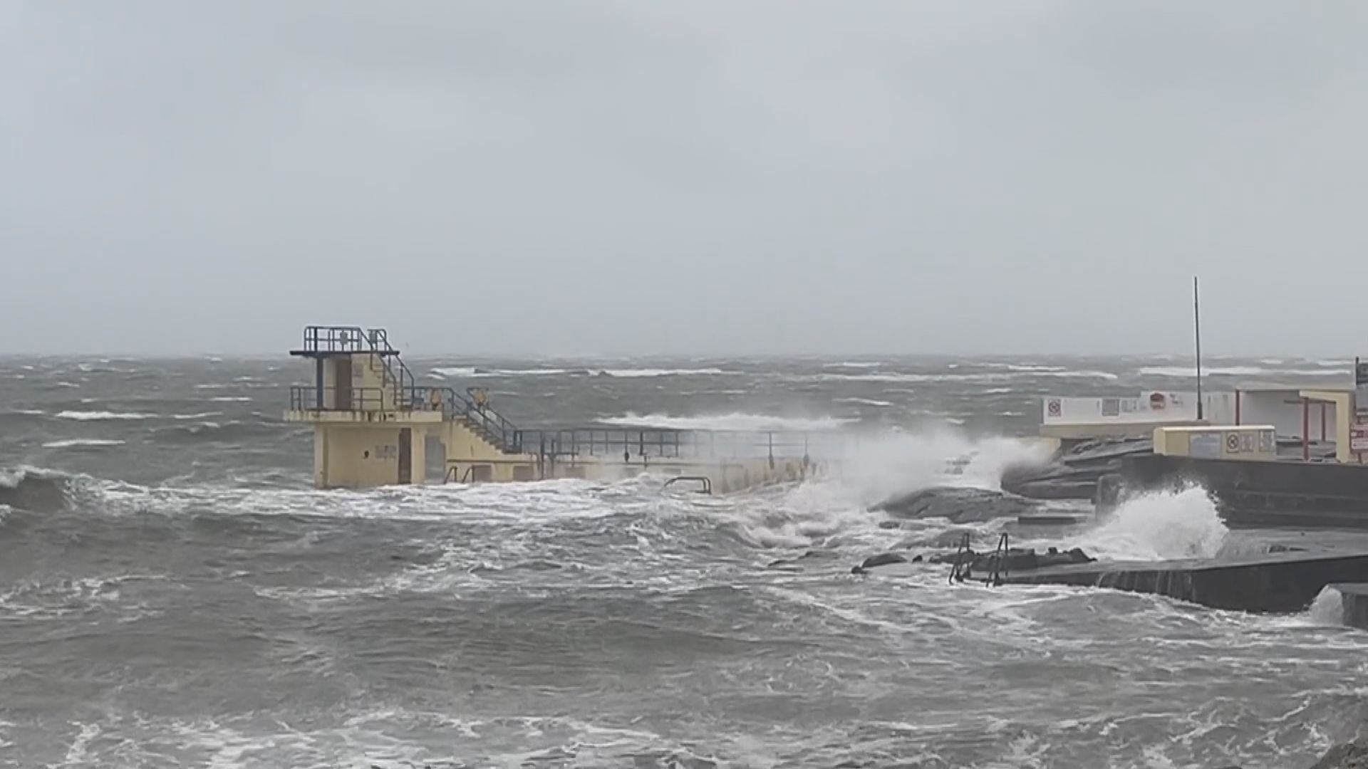 英國及愛爾蘭遭風暴伊沙吹襲