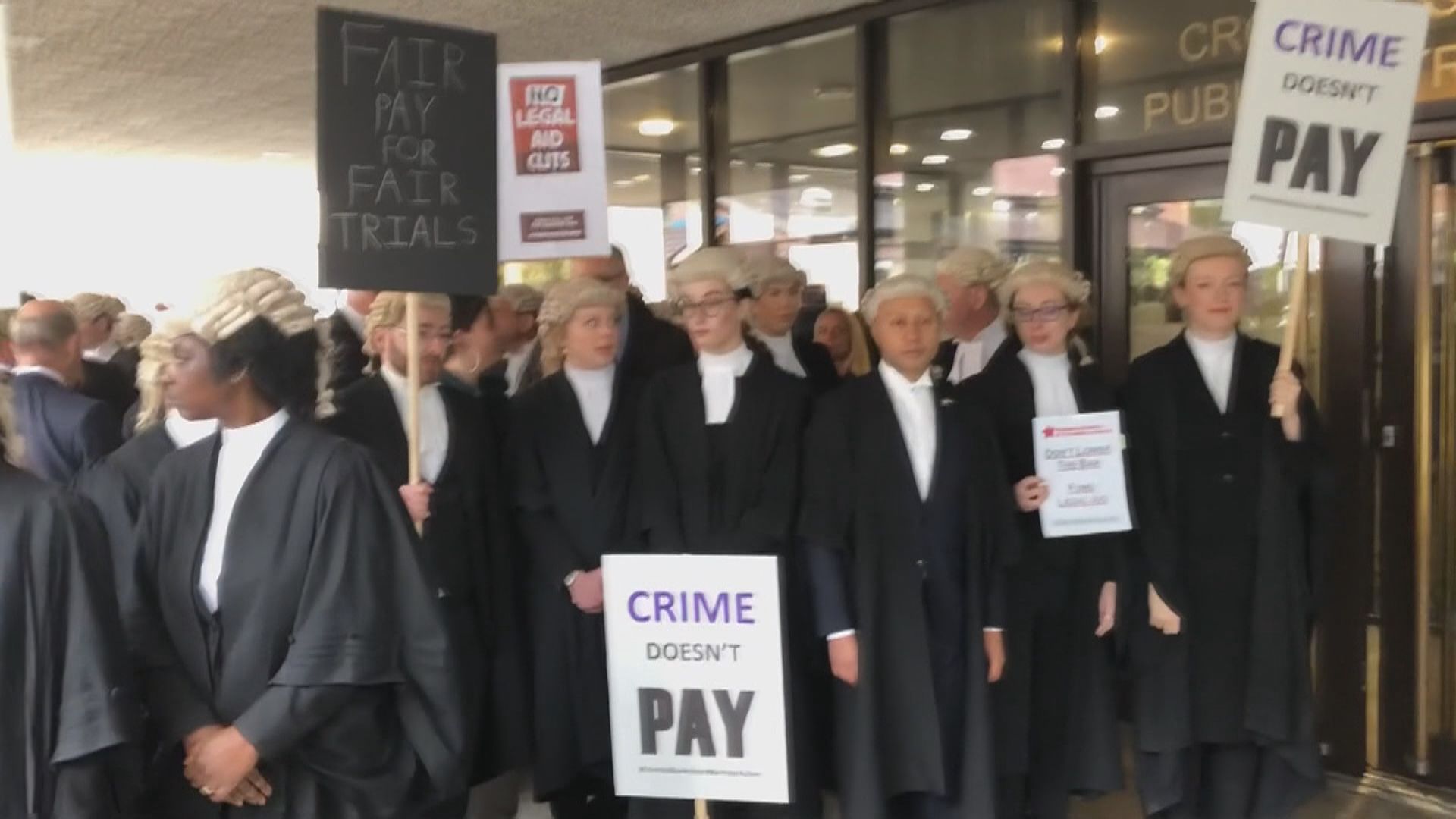 英國刑事法大律師周一發動罷工