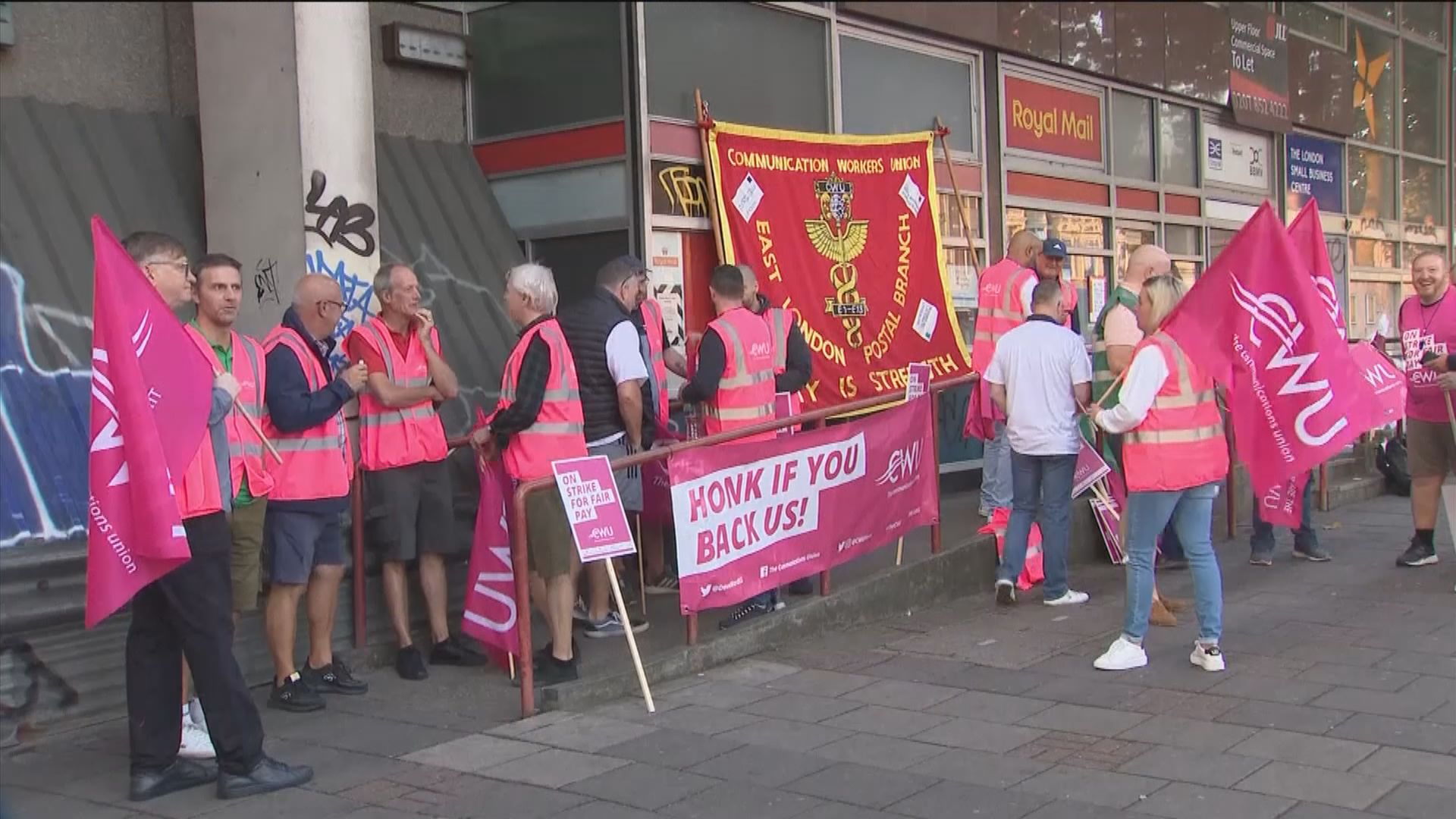 逾11萬名英國皇家郵政員工罷工　爭取加薪