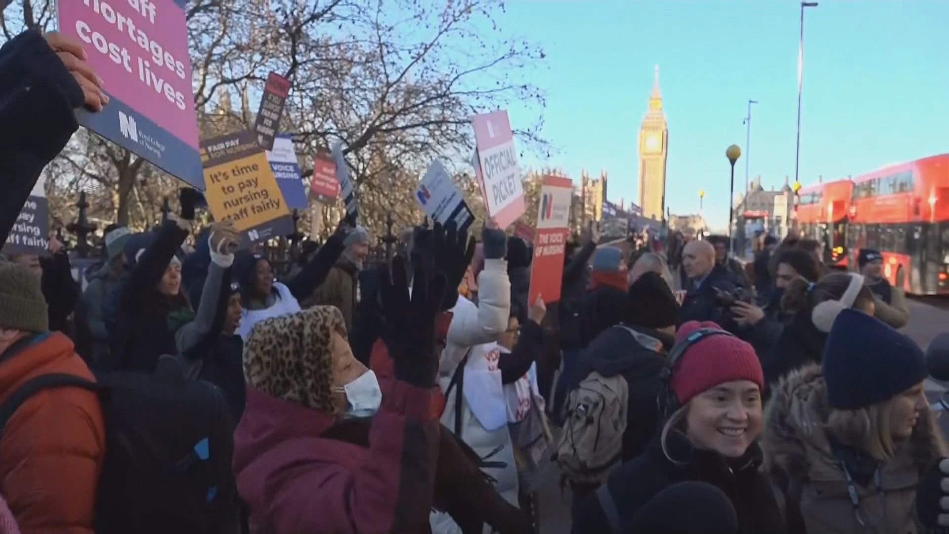 英國十萬名護士罷工要求加薪19%