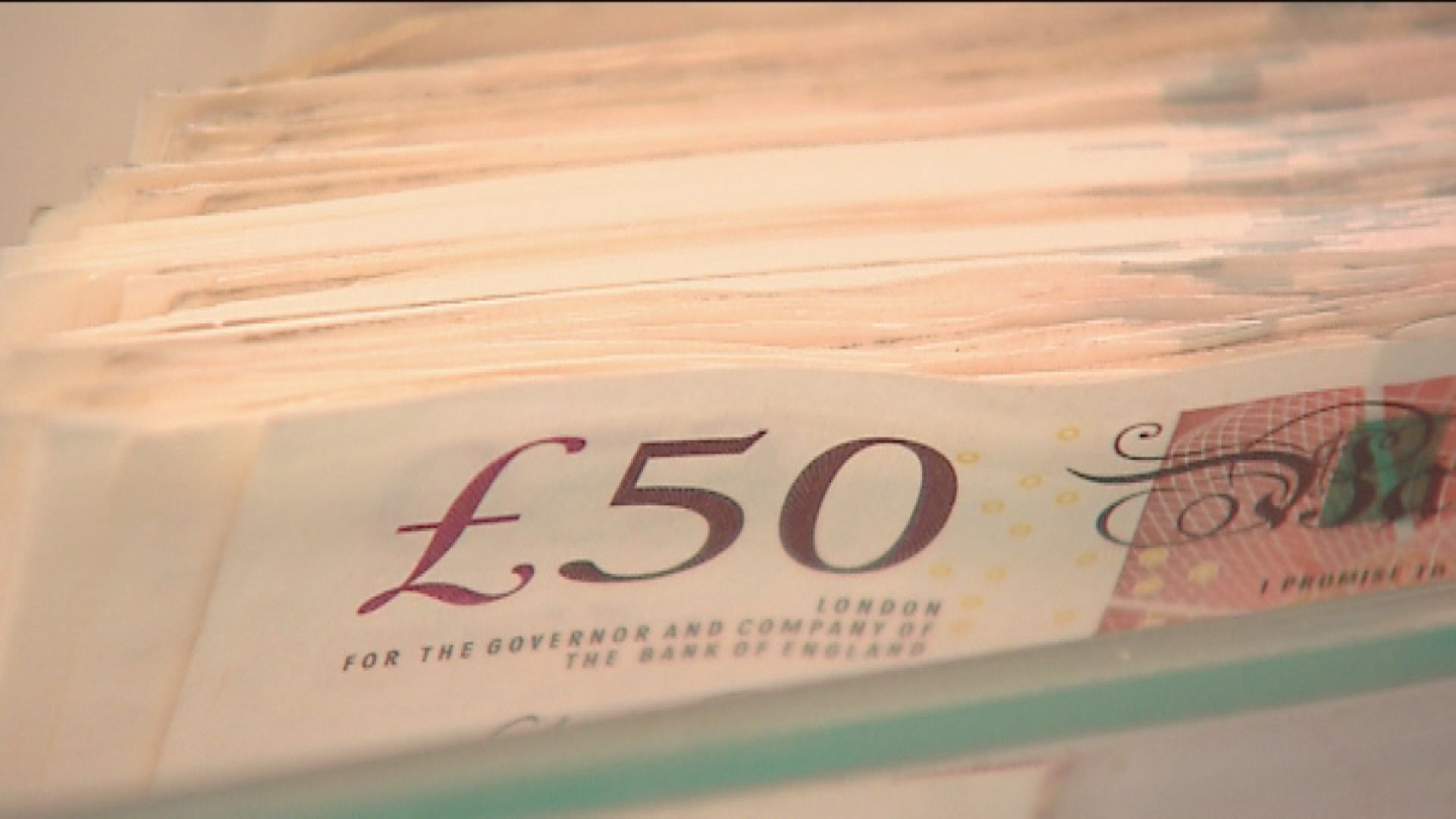 英國中期預算案據報或推遲發表　涉加稅和削減政府開支