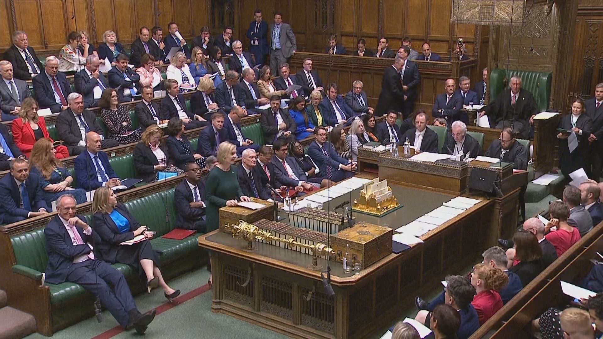 英揆公布新政策應對能源價格飆升