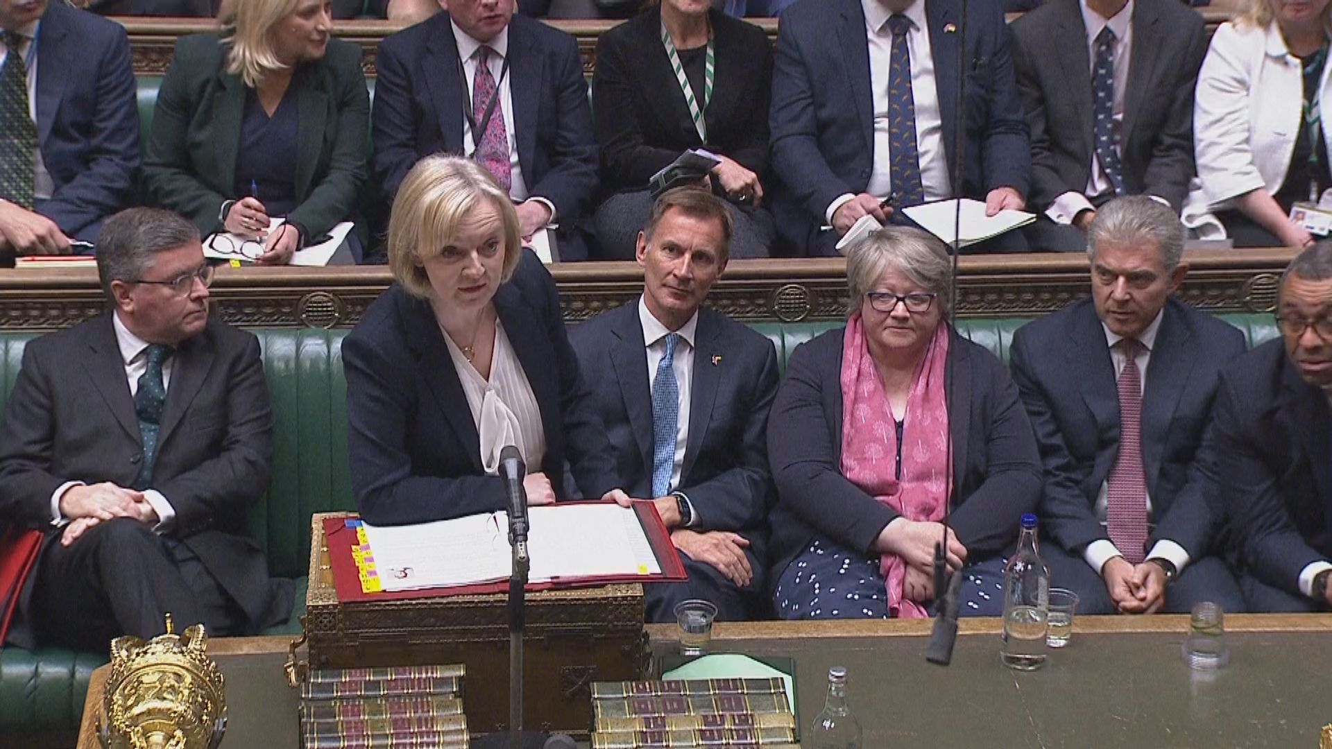 卓慧思出席下議院答問環節　再就減稅計劃致歉