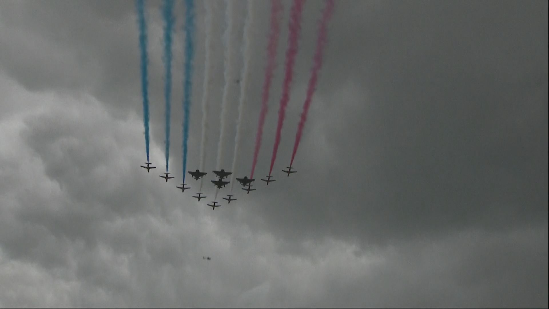 英國舉行閱兵和飛行表演紀念歐戰勝利日80周年
