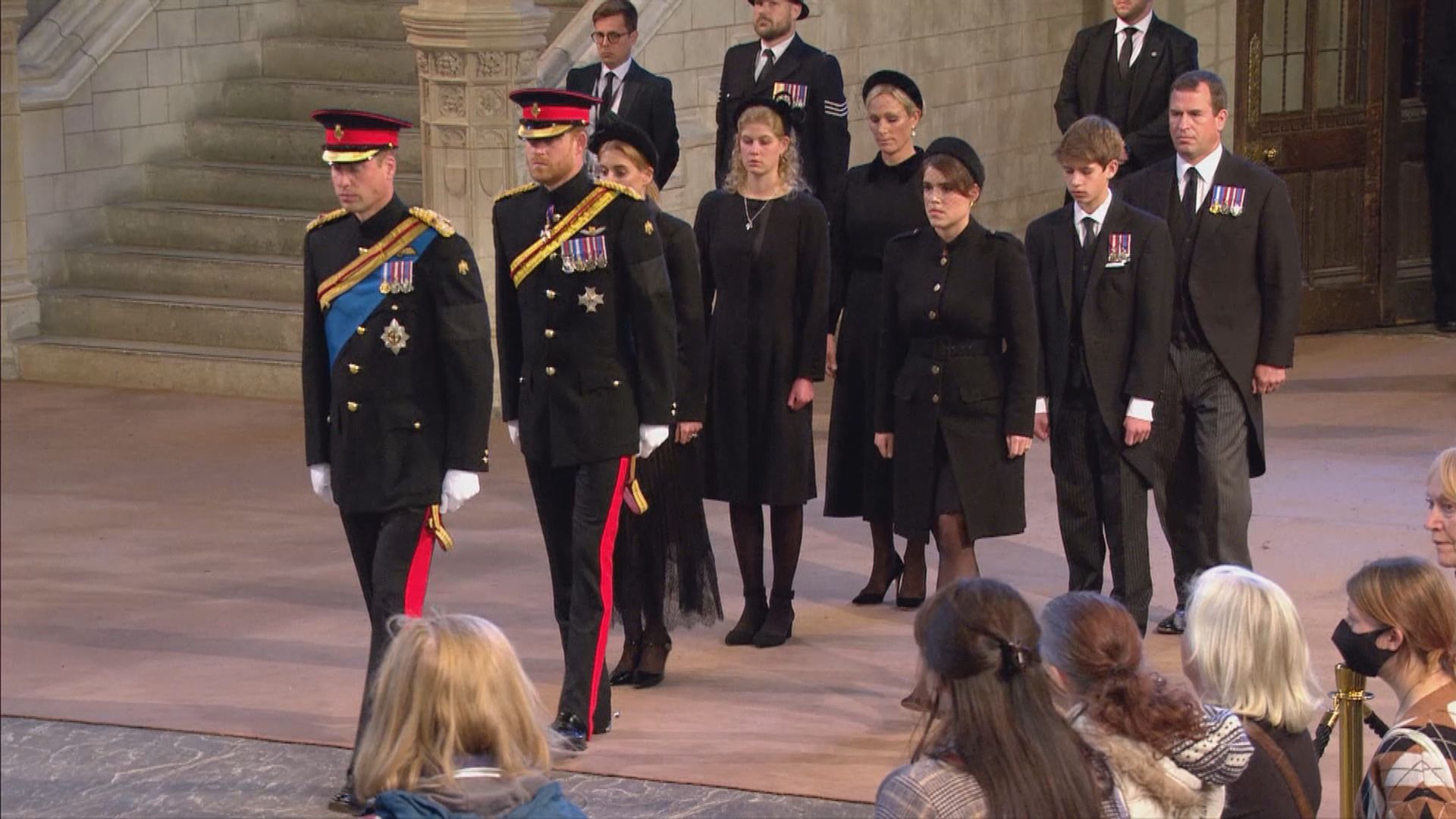英國王儲威廉等人為英女王守靈