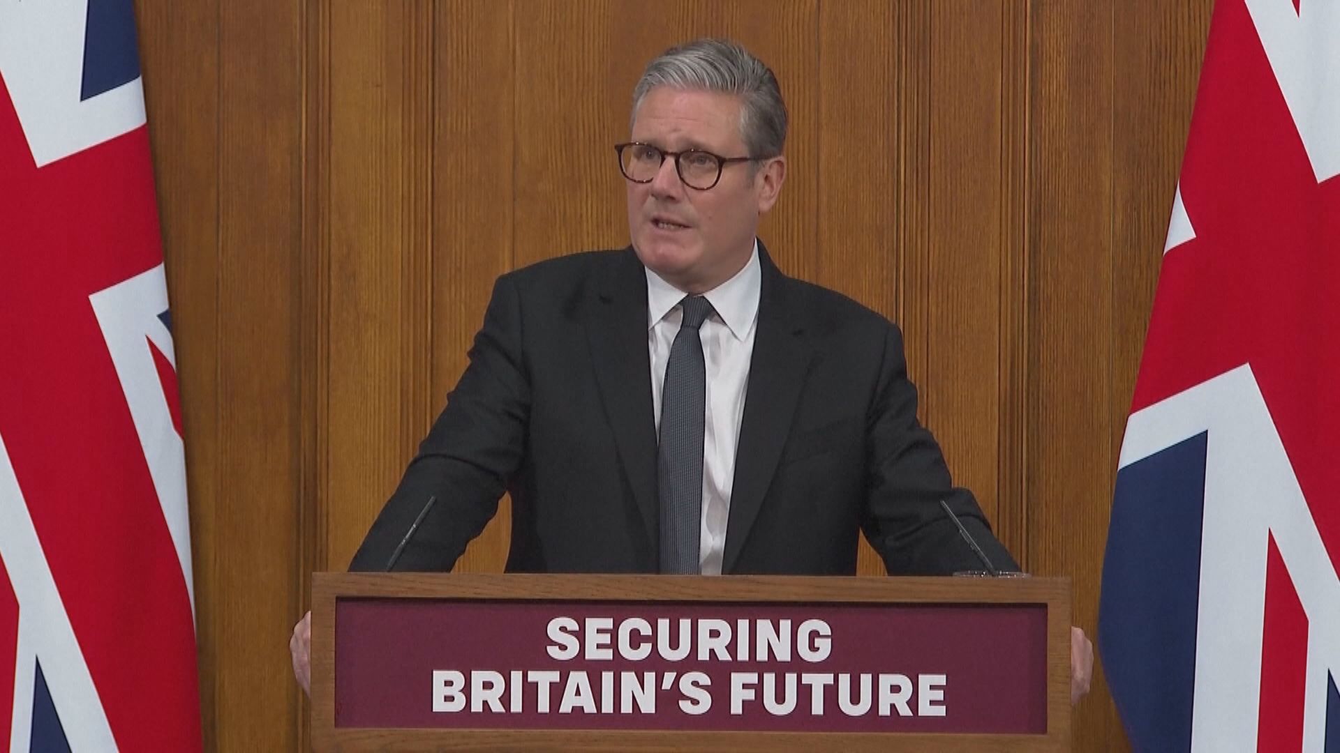 英國公布收緊移民政策　包括提高英語水平要求、延長居留期至十年等