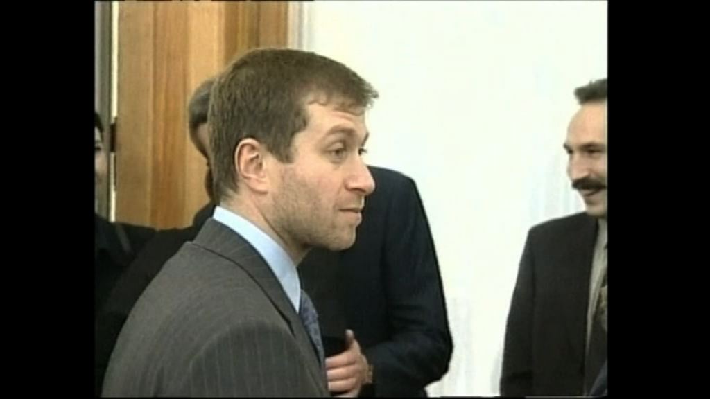 艾巴莫域治更新英國簽證遇阻滯