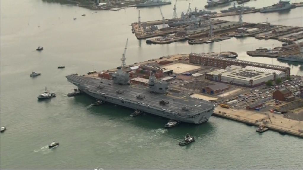 英國新航母伊利沙伯女王號駛進母港