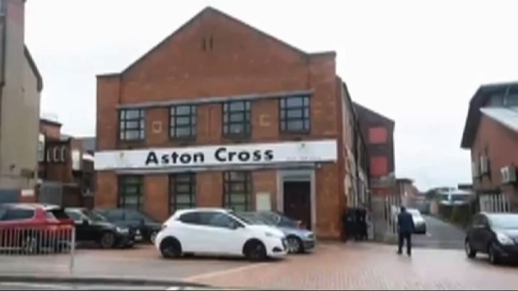 英國伯明翰有人持刀闖教堂　三人傷