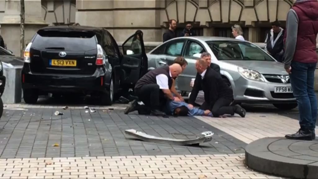 倫敦有汽車衝上行人路數人受傷