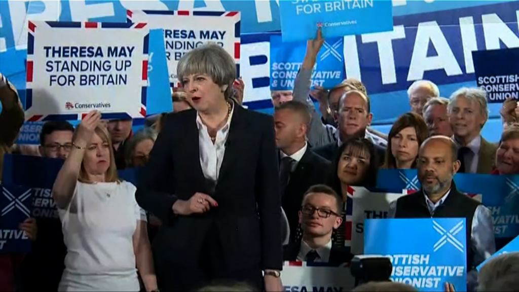 英國大選前兩大黨恢復競選活動