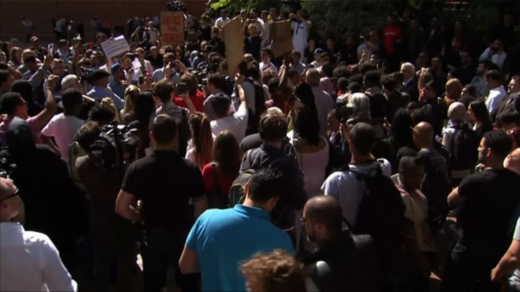 倫敦大火　民眾遊行抗議當局應對大火不力