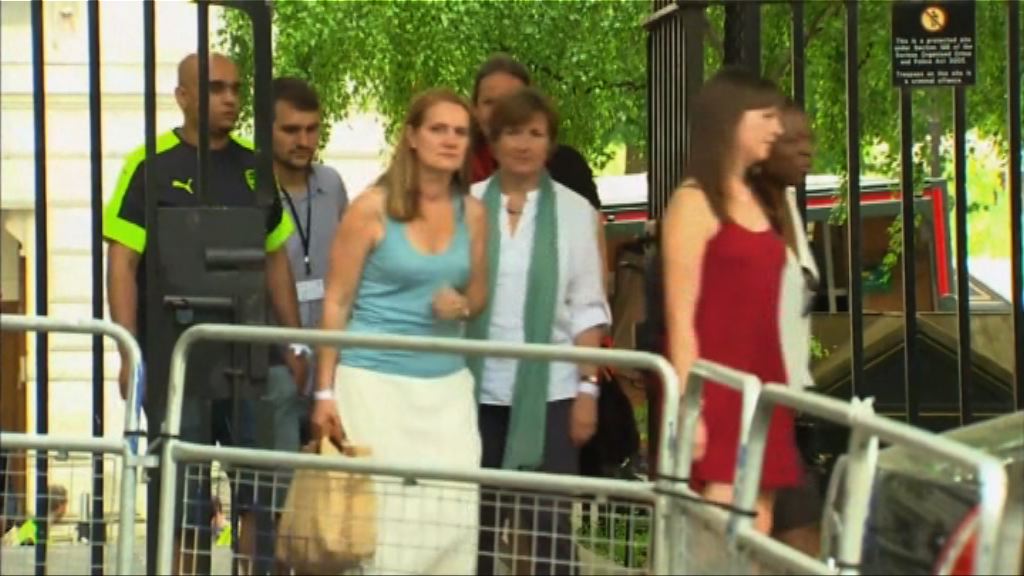 倫敦住宅大廈大火　文翠珊首相府會見災民