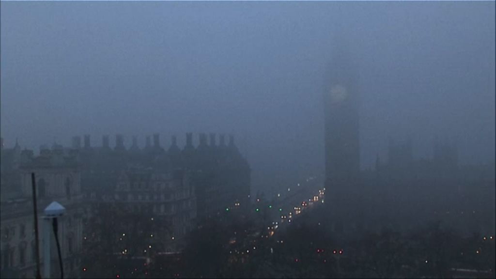 英國多處遭凍霧侵襲逾百航班受影響