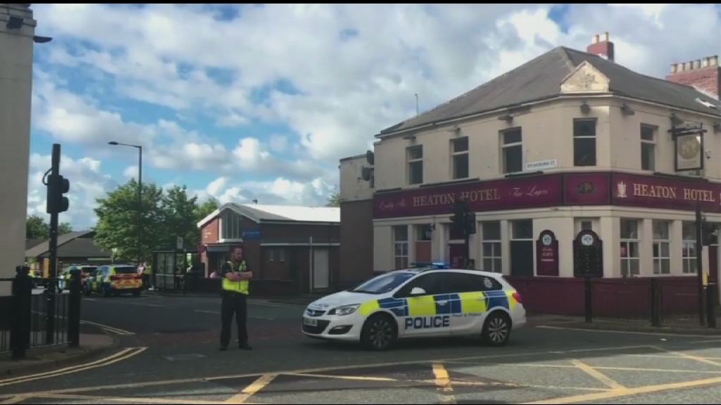 英國漢持刀挾持人質被捕