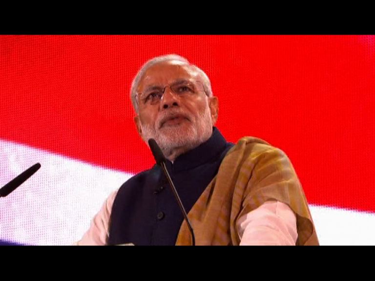 莫迪訪英向大批印度僑民發表演說