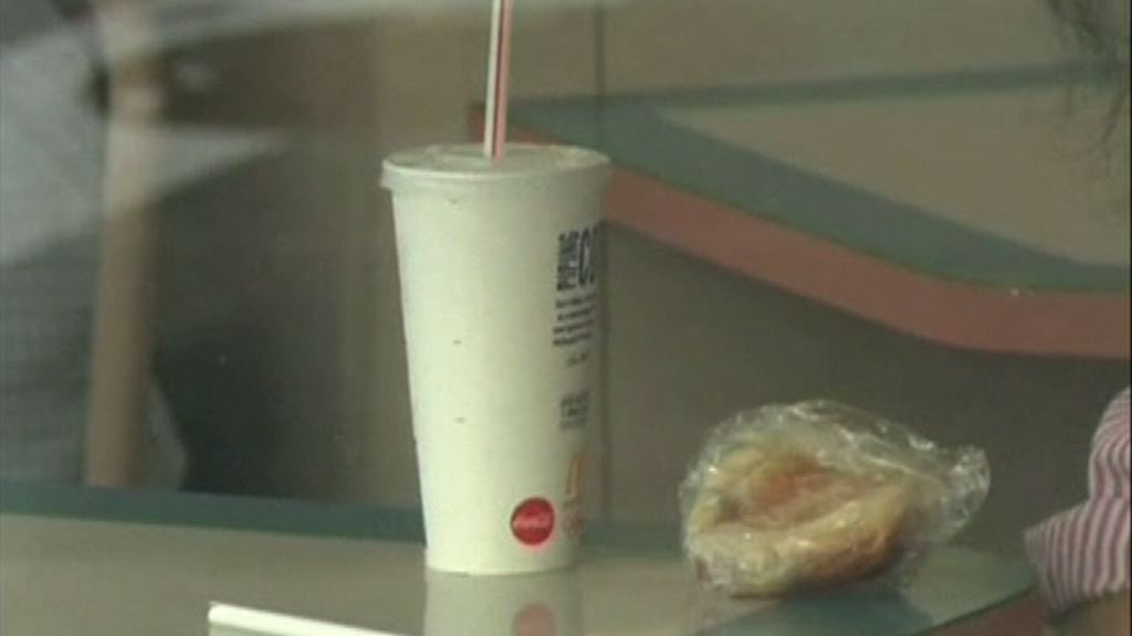 英國將陸續禁用膠飲管及棉花棒