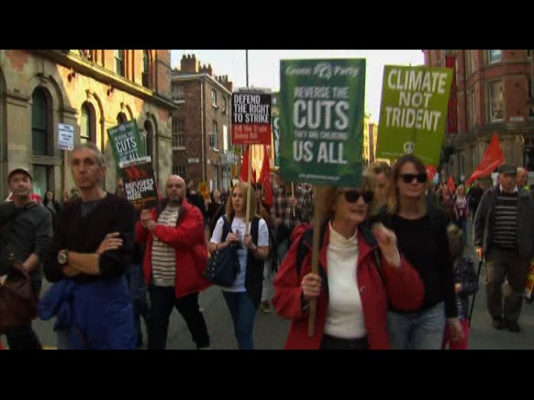 英國六萬民眾上街抗議緊縮政策
