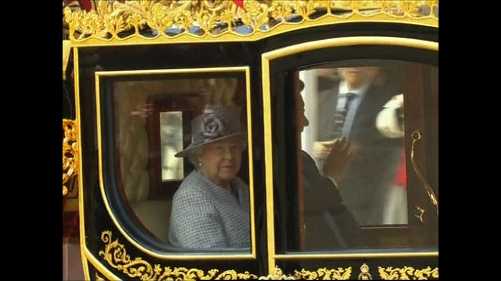 英媒指中方保安企圖登女王馬車