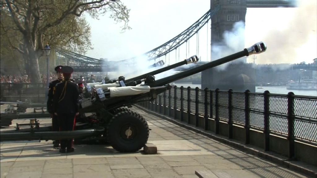 英國鳴放禮炮慶祝英女王壽辰