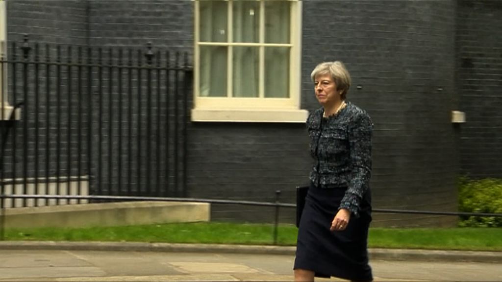 文翠珊見英女王　通知解散下議院