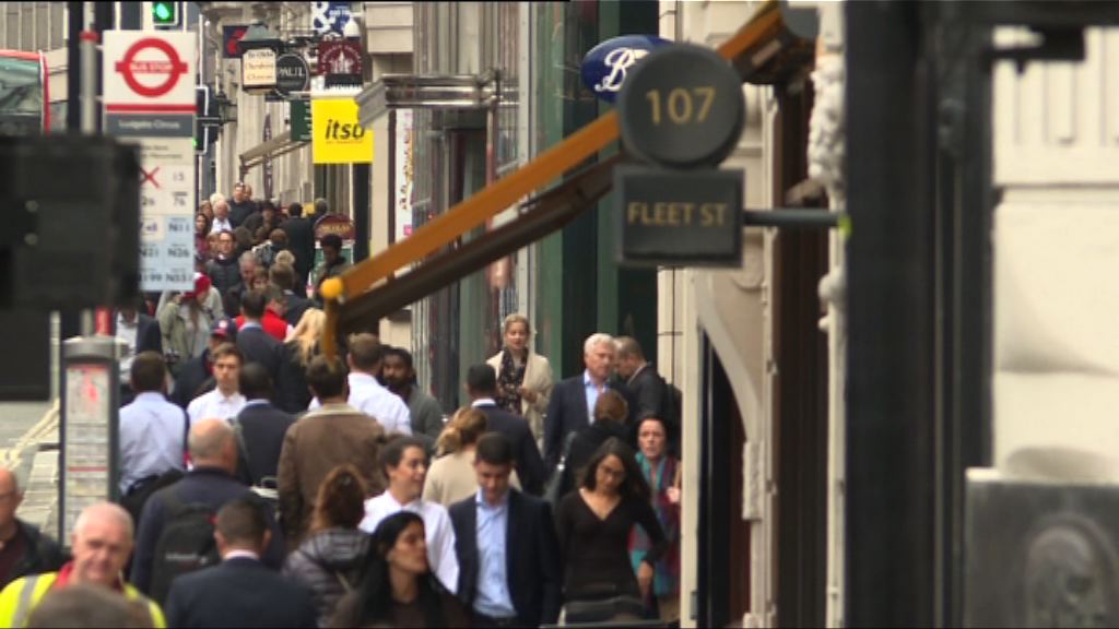 英政府社會流動委員會集體請辭