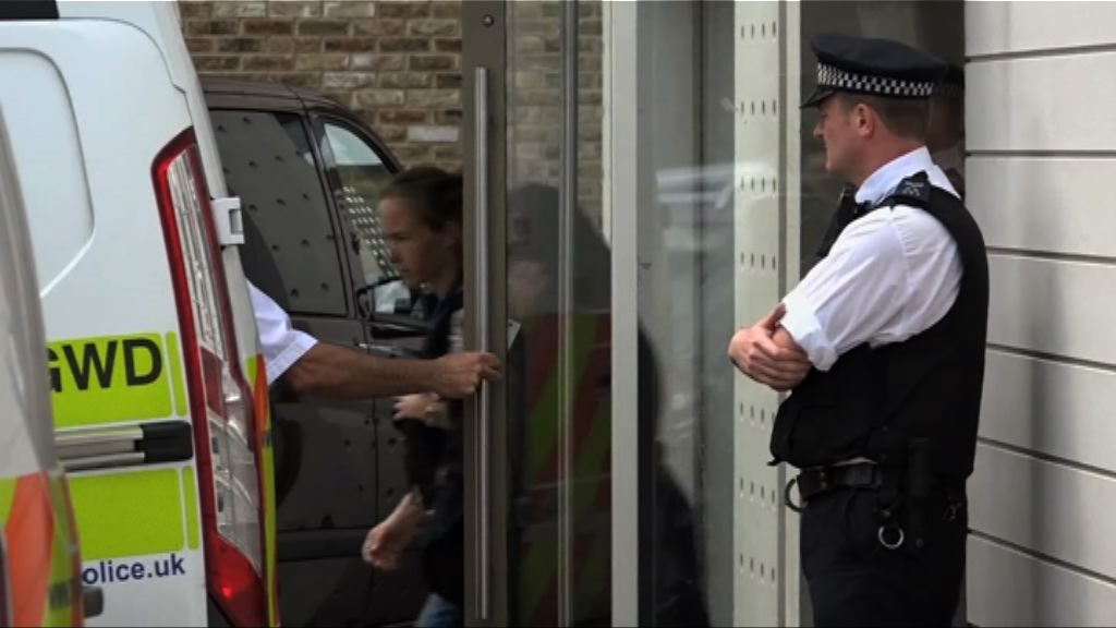 警方突擊搜查倫敦市郊拘留12人