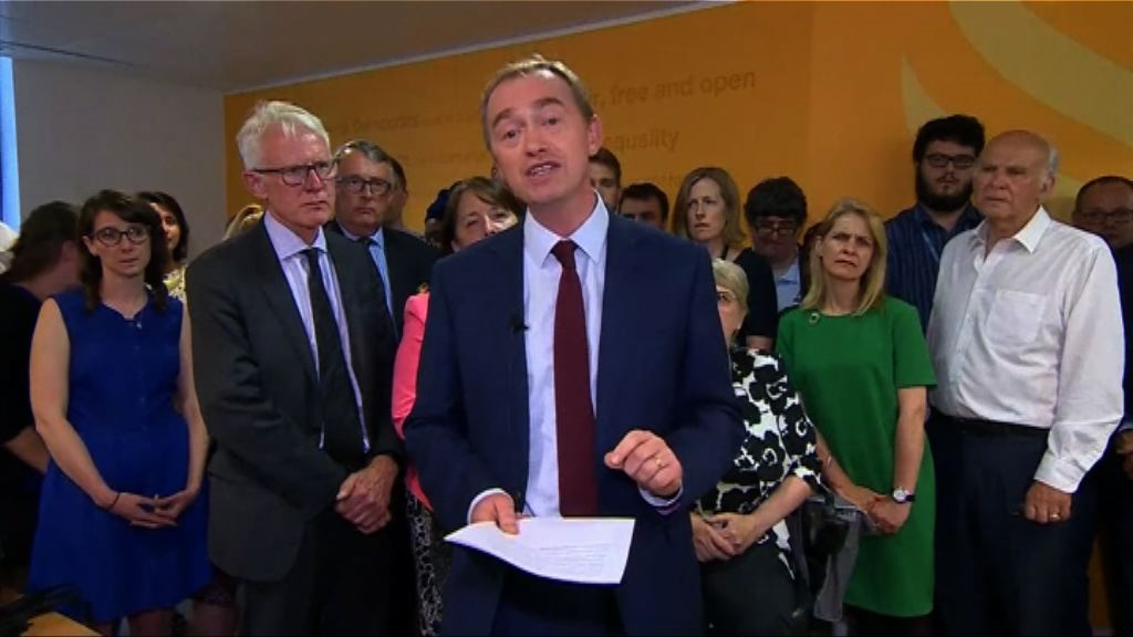 英國自民黨黨魁法隆宣布辭職