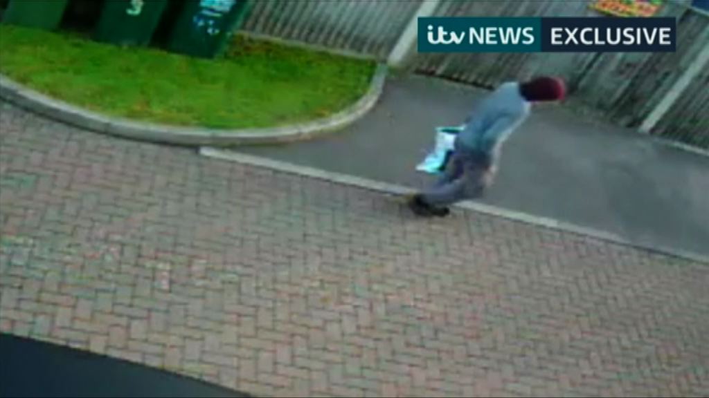 英媒公開地鐵恐襲疑犯離開涉案住宅片段