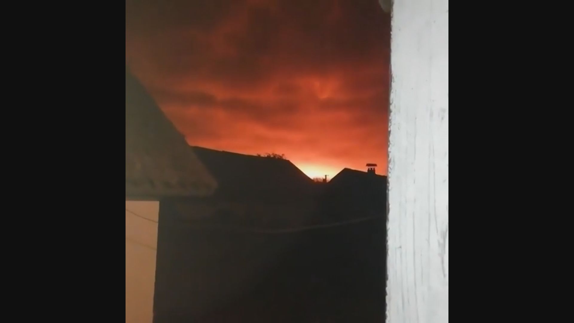 烏克蘭軍火庫爆炸萬人疏散