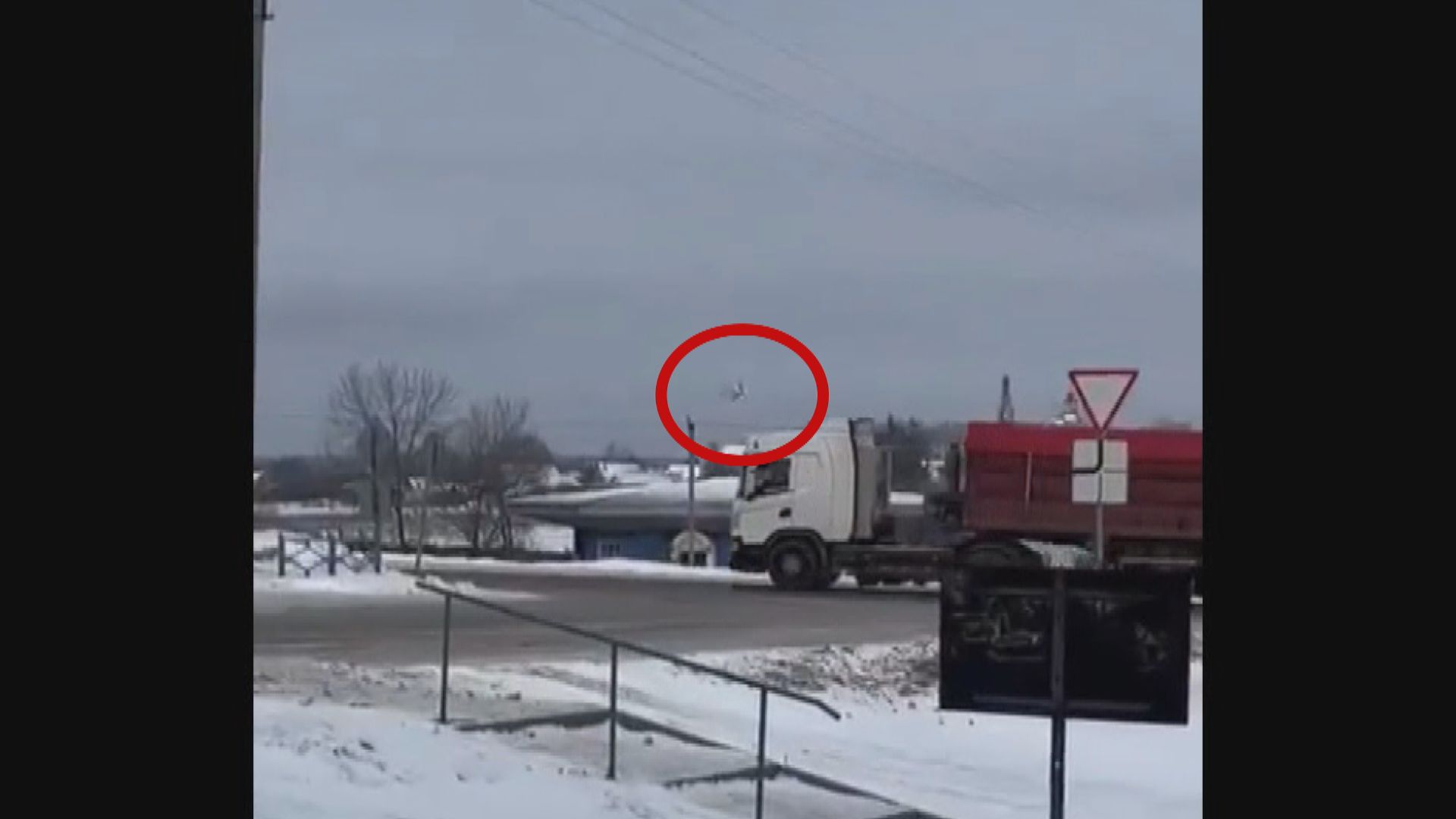 俄羅斯尋回墜毀軍機黑盒 澤連斯基倡國際調查