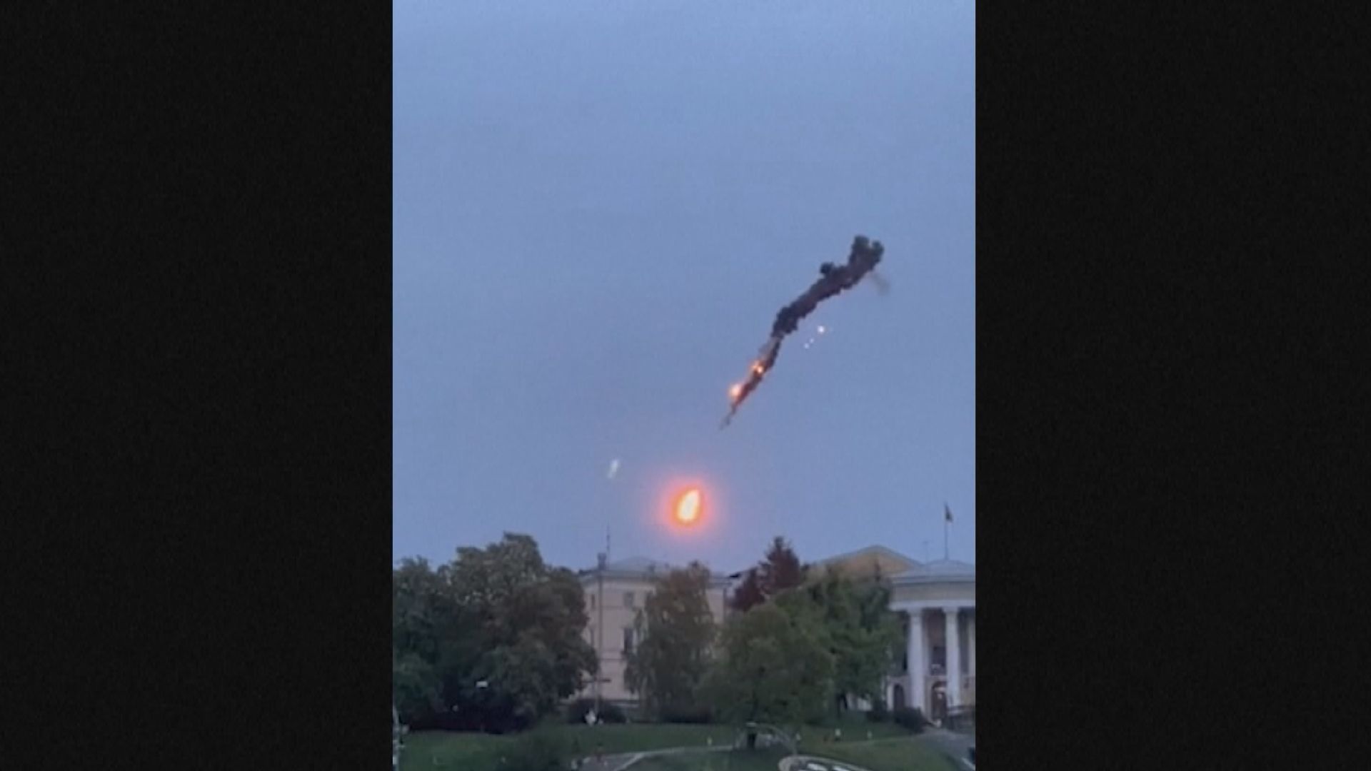 基輔接連遭無人機空襲　有無人機被擊落墜毀