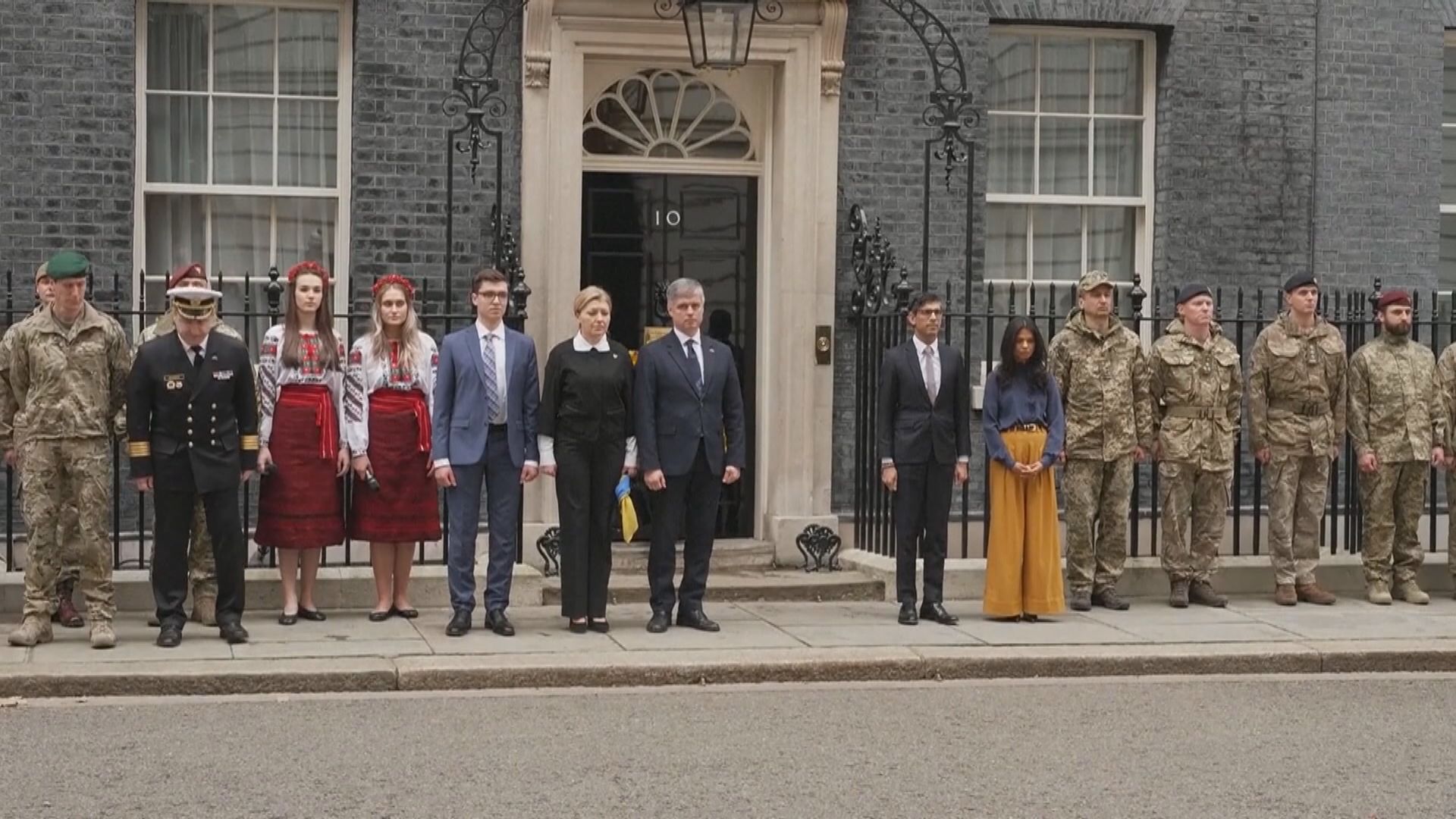 歐洲多地有活動紀念戰事一周年　英揆等人在首相府前默哀