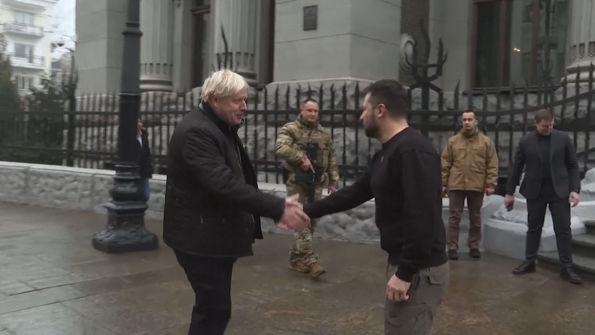 約翰遜突訪問烏克蘭　與澤連斯基會晤