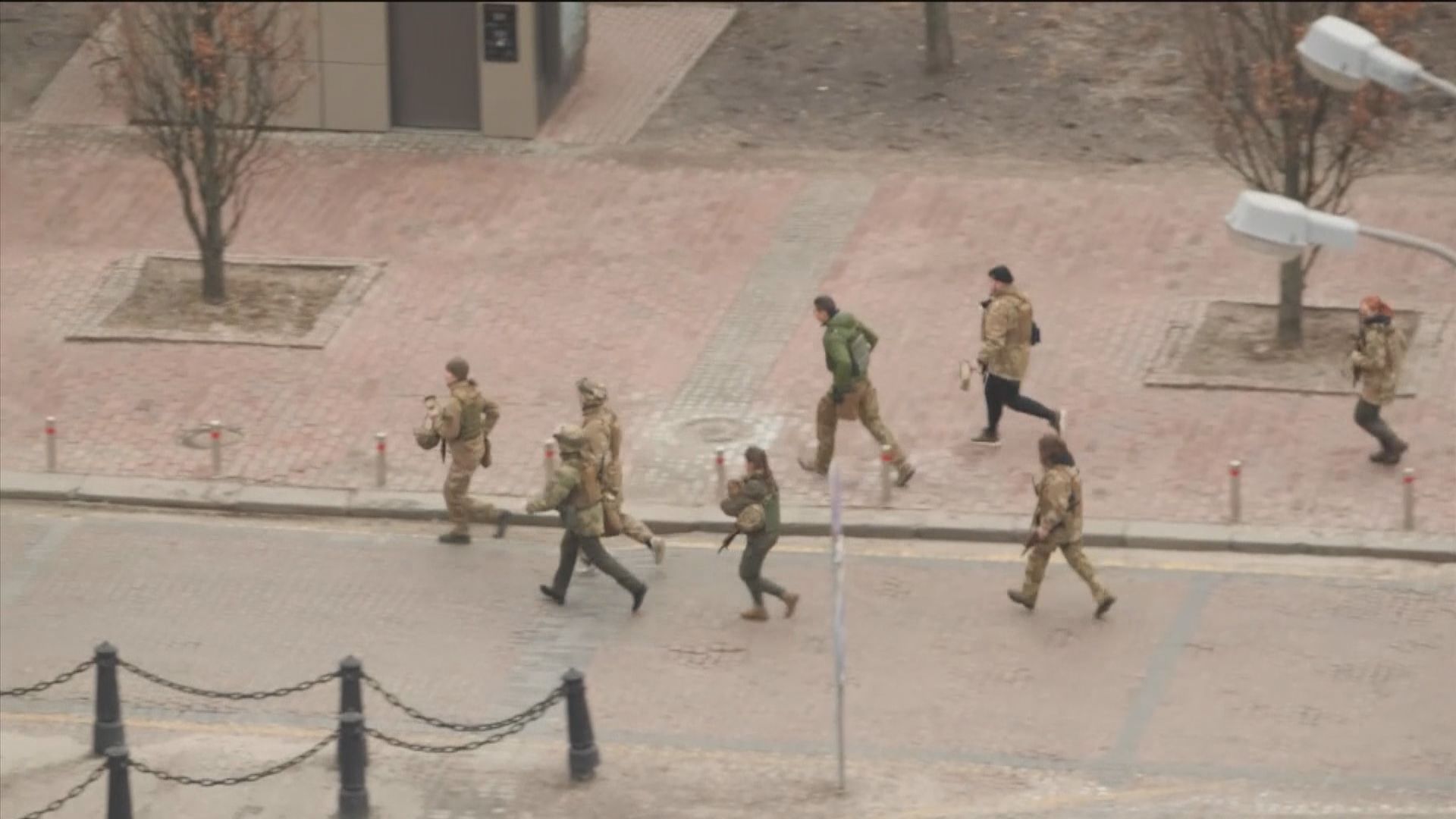 俄軍續進逼基輔　普京籲烏軍推翻澤連斯基