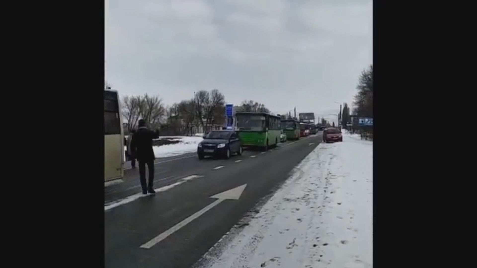 烏克蘭部分城市撤離居民　美國智庫警告俄軍數日內或多面進攻基輔