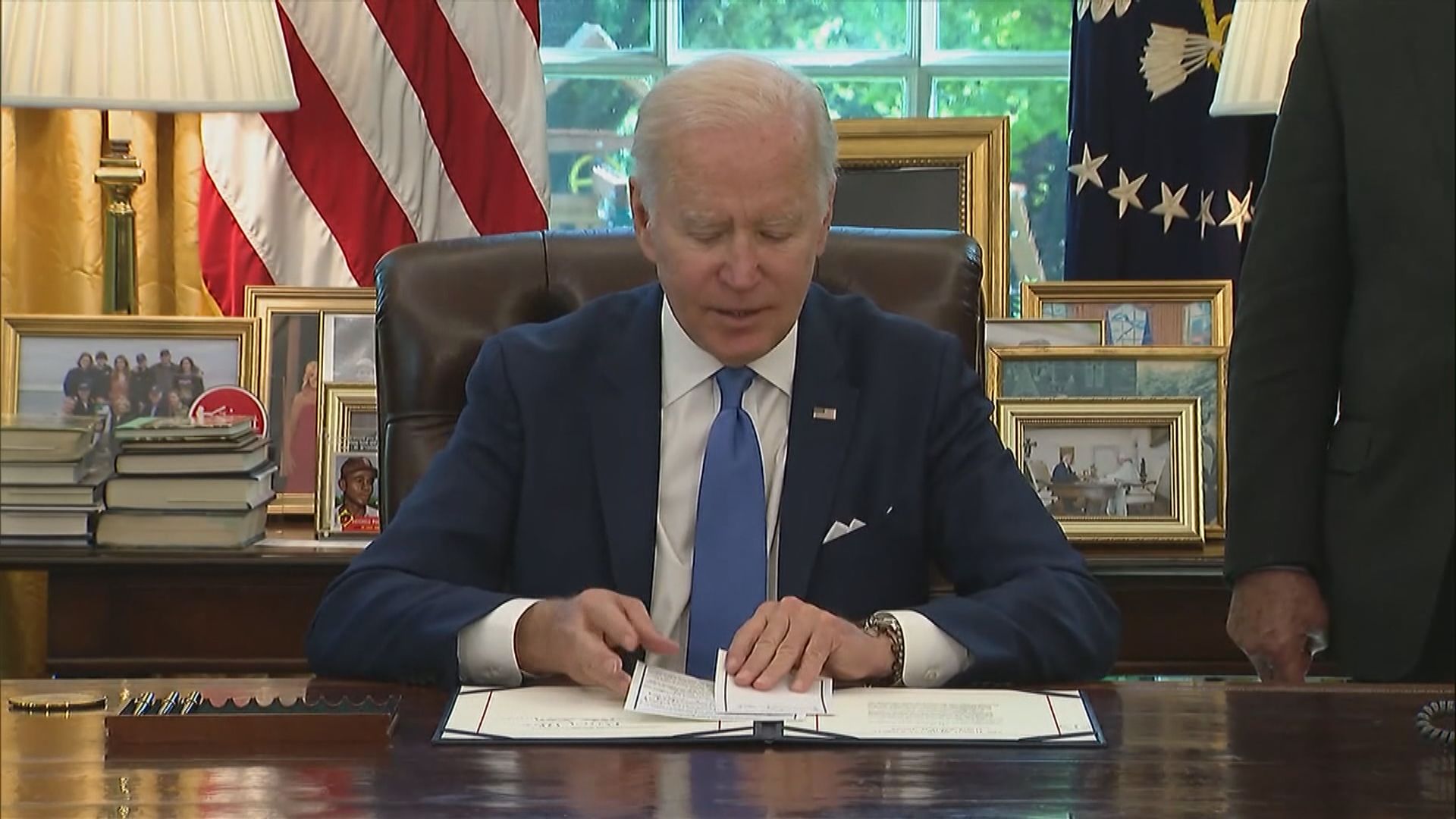 拜登簽署法案加快援助烏克蘭