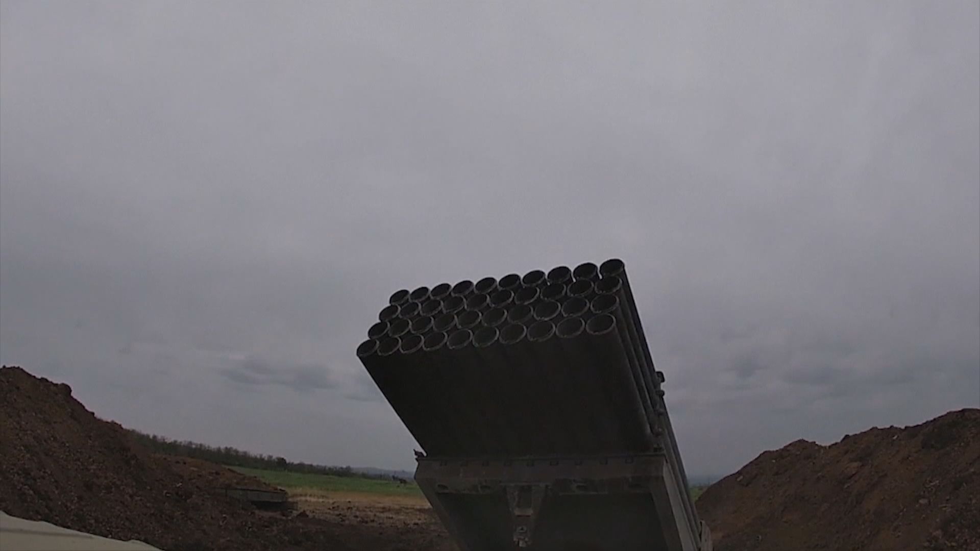 英國將向烏克蘭提供遠程多管火箭系統 