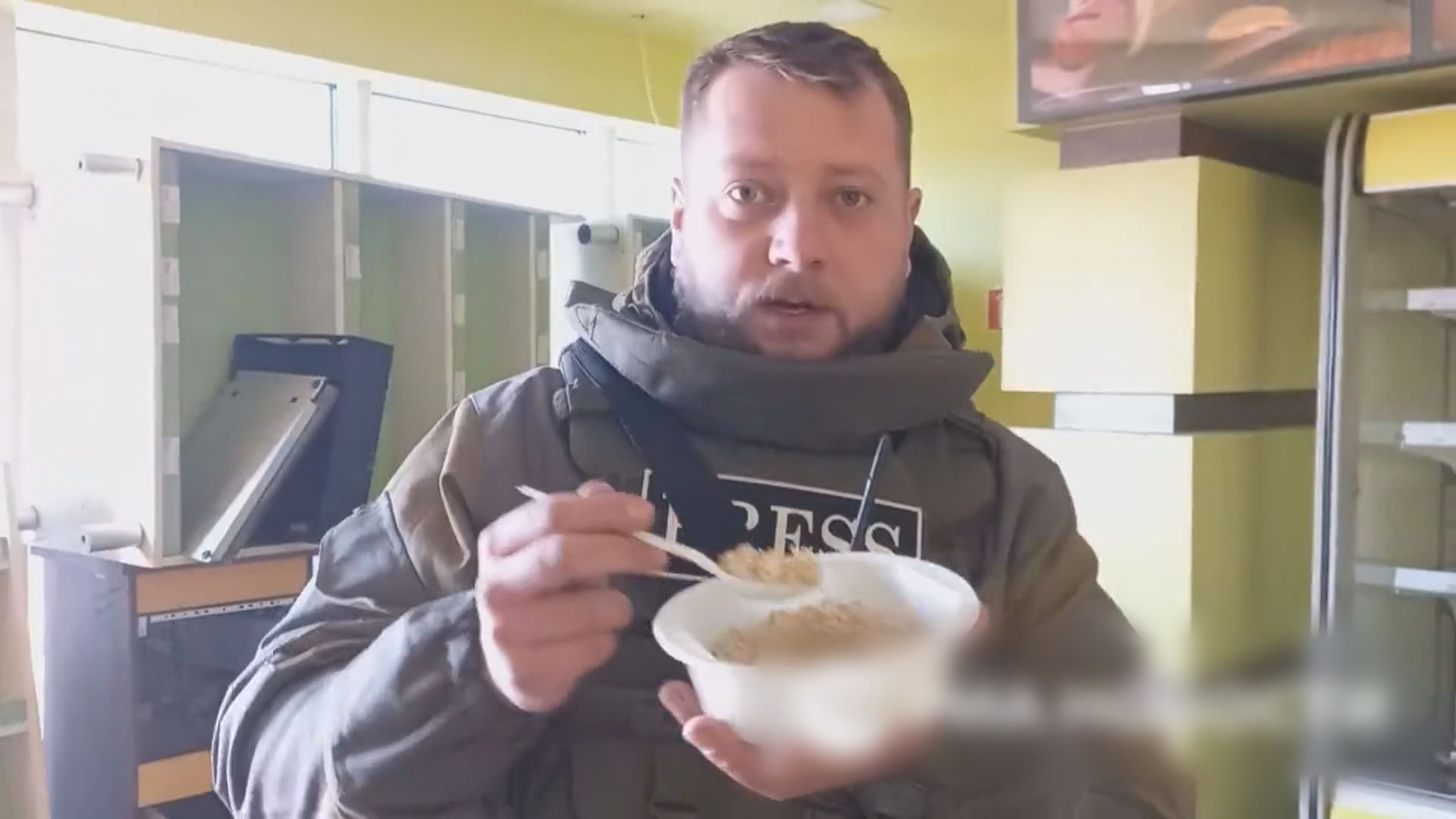 俄記者遭烏軍集束彈攻擊一死三傷 德國記者被俄軍集束彈碎片擊傷