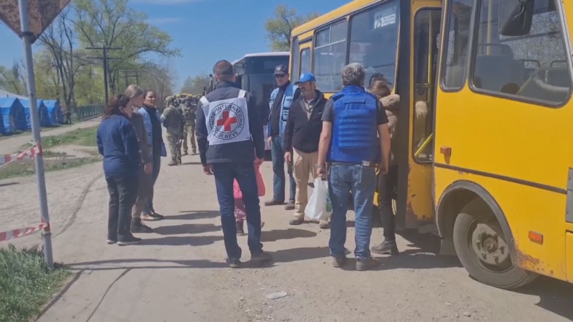 馬里烏波爾鋼鐵廠平民開始撤離　今日將抵扎波羅熱