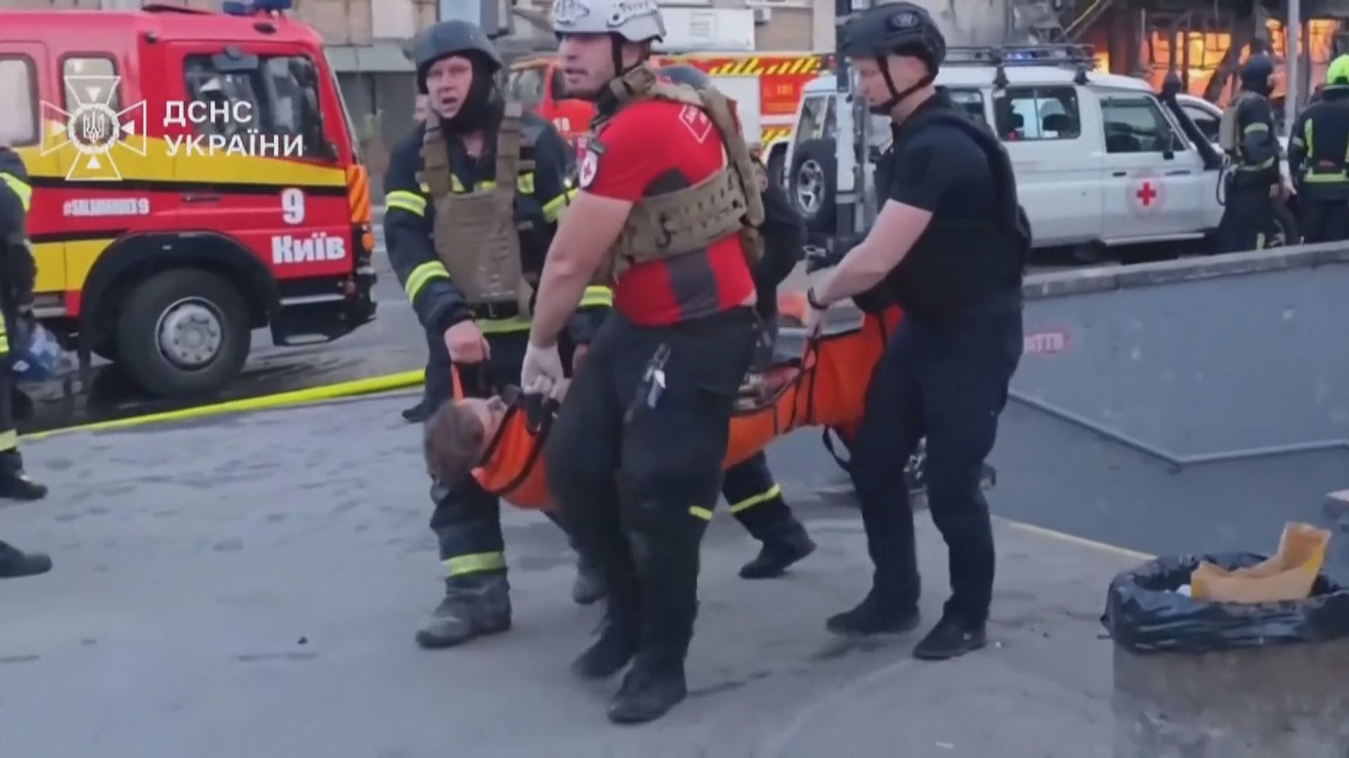 俄羅斯大規模空襲烏克蘭多地　基輔至少3人死亡