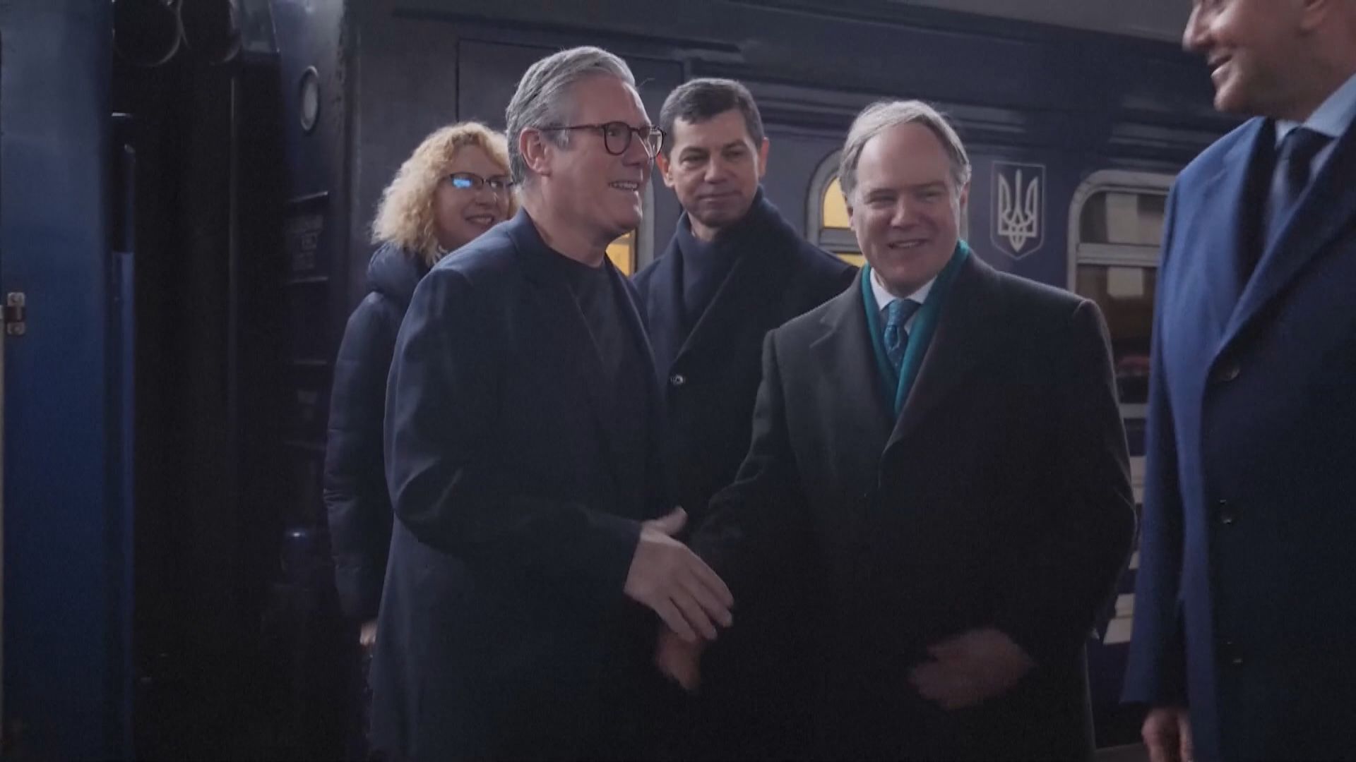 施紀賢訪烏克蘭晤澤連斯基　兩國簽署「百年伙伴」條約