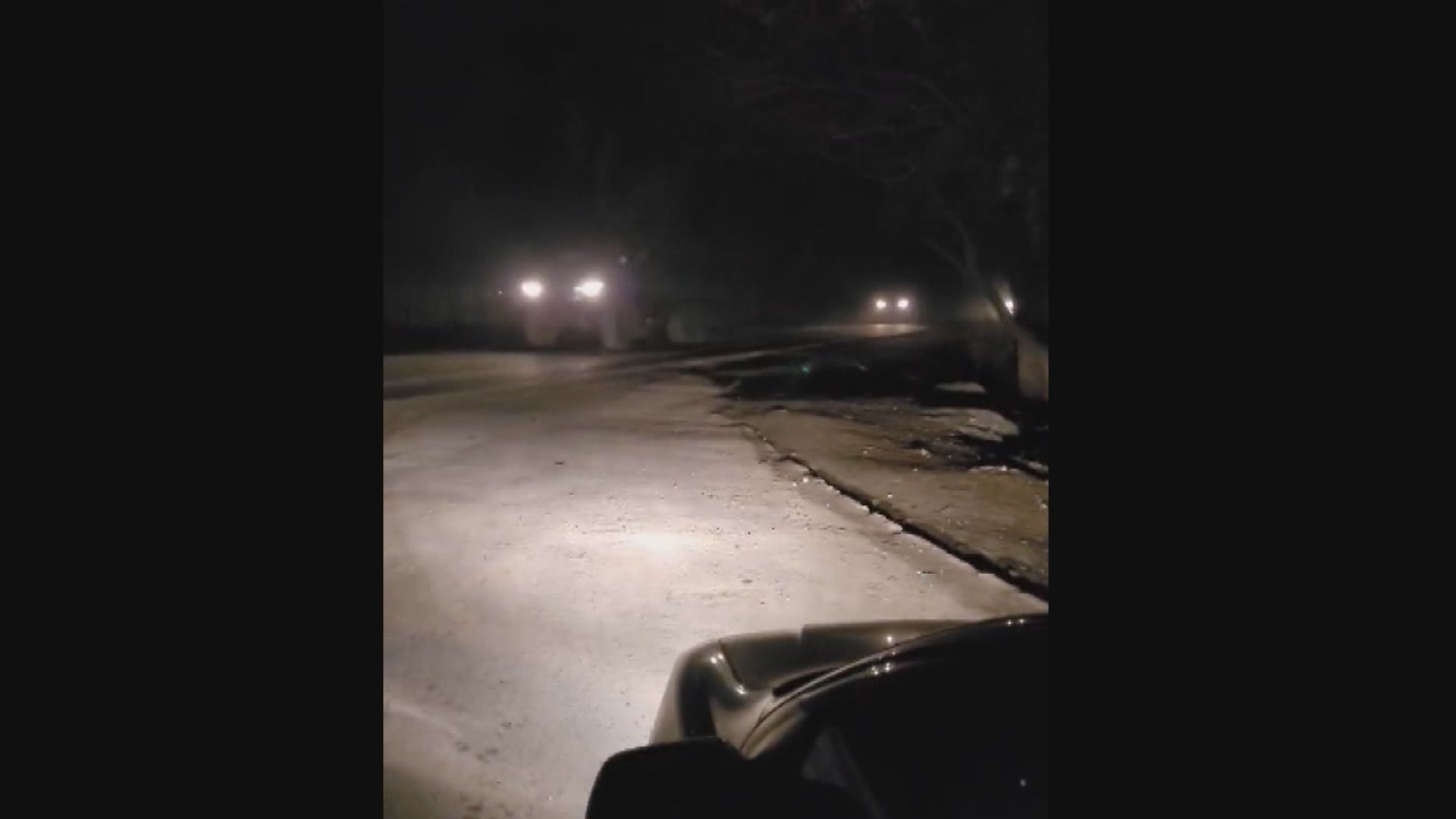 有片段顯示大量俄軍車輛正駛往頓涅茨克