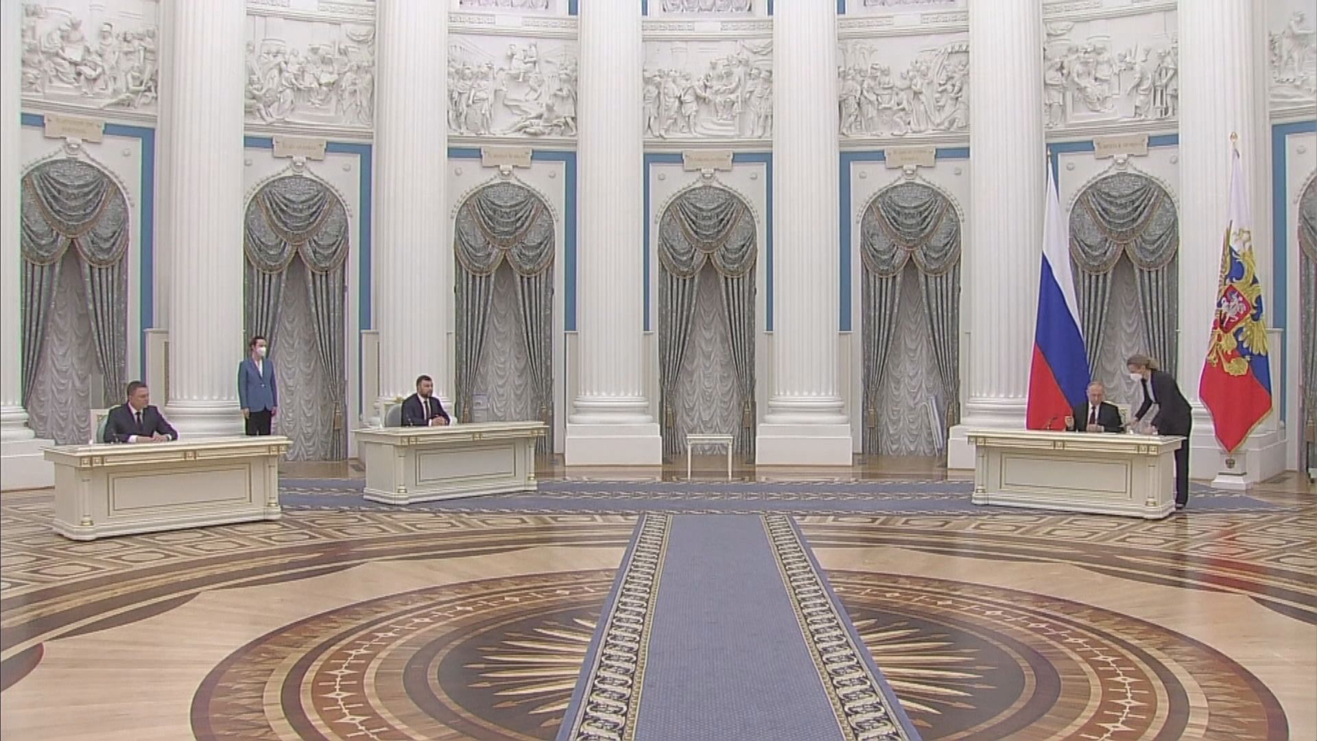 普京承認兩烏東地區獨立　烏克蘭戰火一觸即發